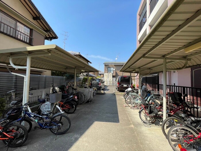 物件外観写真4　(駐輪場)