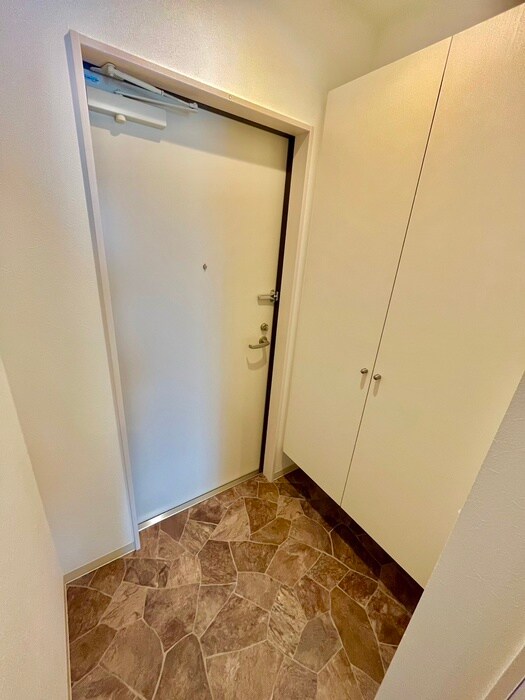 物件内観写真12　(玄関)