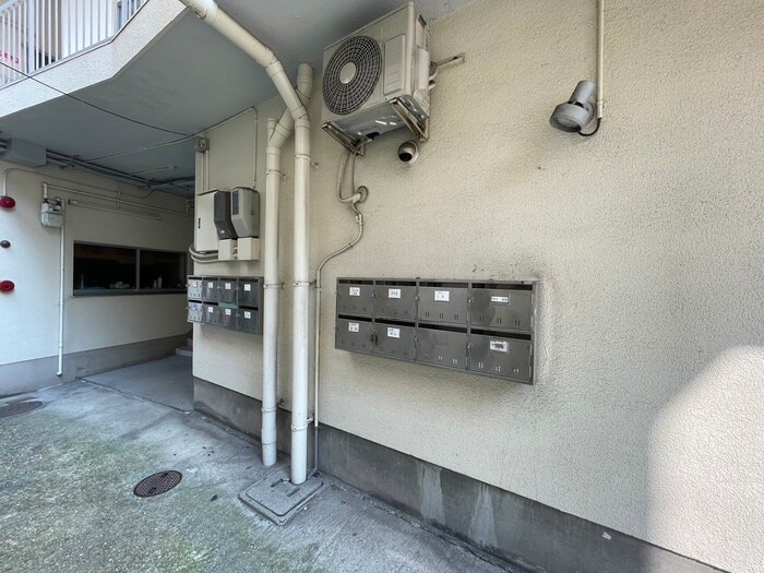 物件外観写真4　(エントランス部分)