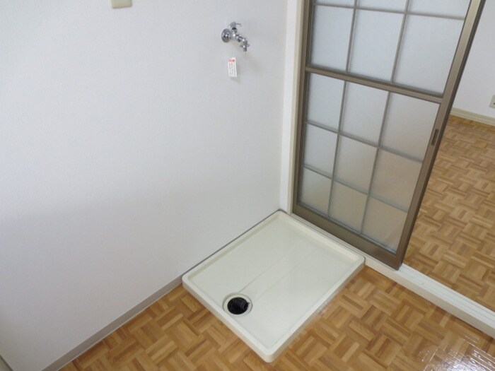 物件内観写真7　(洗濯機置場)