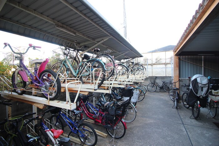 物件外観写真4　(駐輪場)