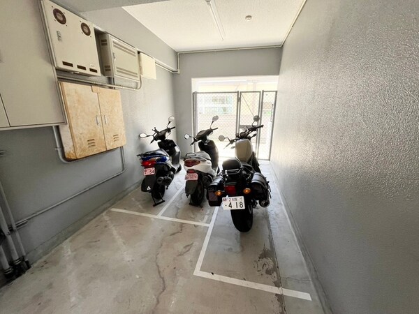 バイク置き場