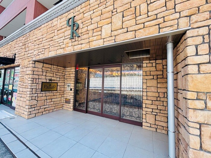 物件外観写真2　(エントランス部分)