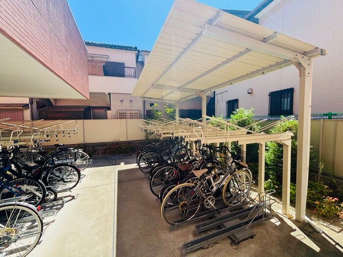 物件外観写真3　(駐輪場)