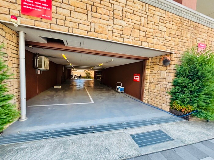 物件外観写真5　(エントランス部分)