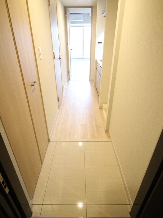 物件内観写真3　(玄関)