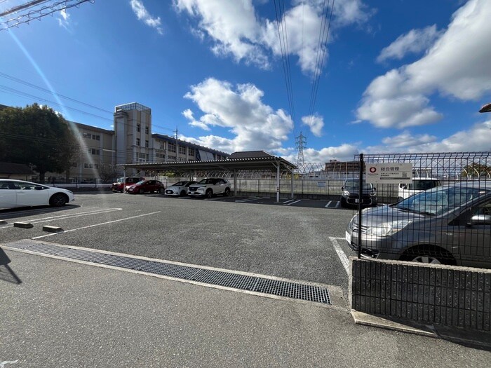 物件外観写真5　(駐車場)