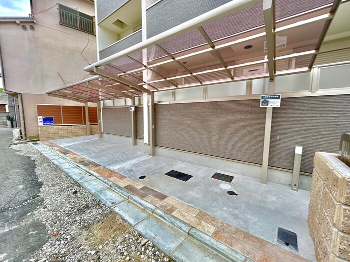 物件外観写真4　(駐輪場)