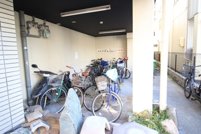 物件外観写真4　(駐輪場)