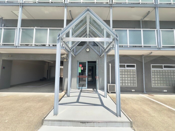 物件外観写真5　(エントランス部分)