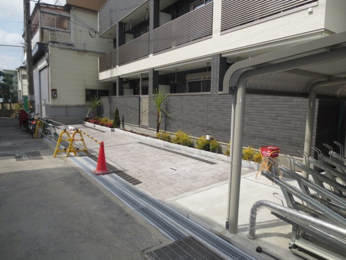 物件外観写真4　(駐車場)