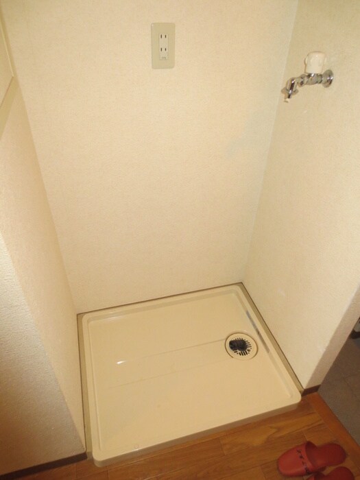 物件内観写真14　(洗濯機置場)