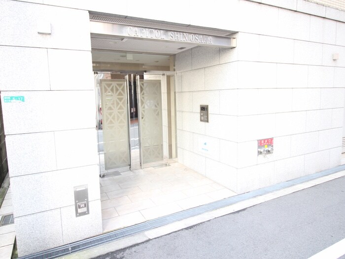 物件外観写真2　(エントランス部分)