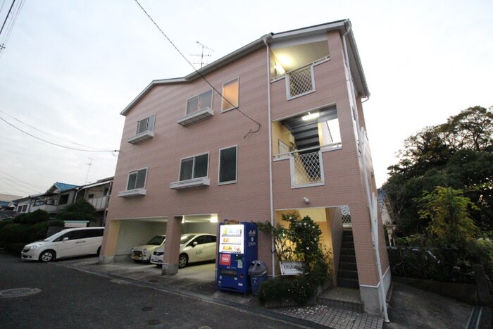 物件外観写真2　(エントランス部分)