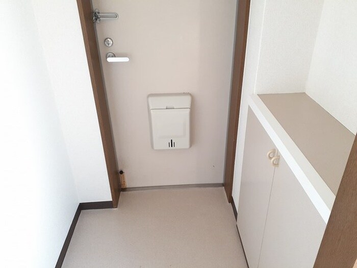 物件内観写真12　(玄関)