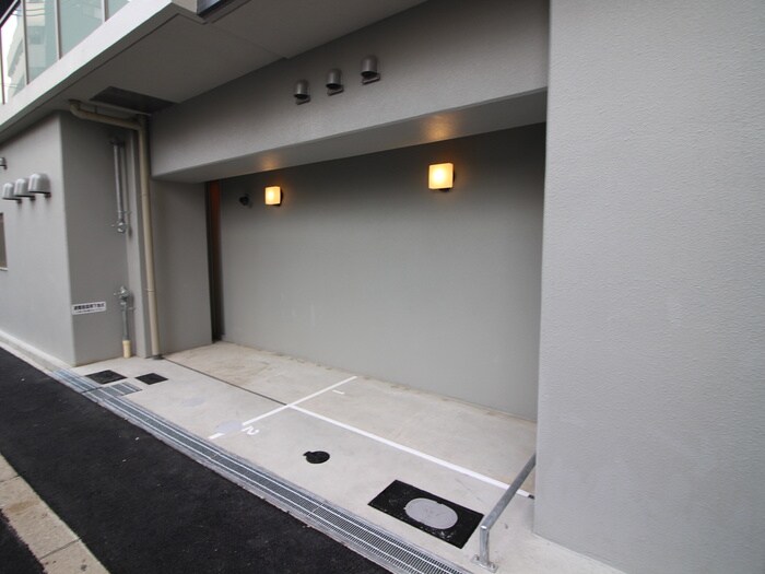 物件外観写真4　(バイク置き場)