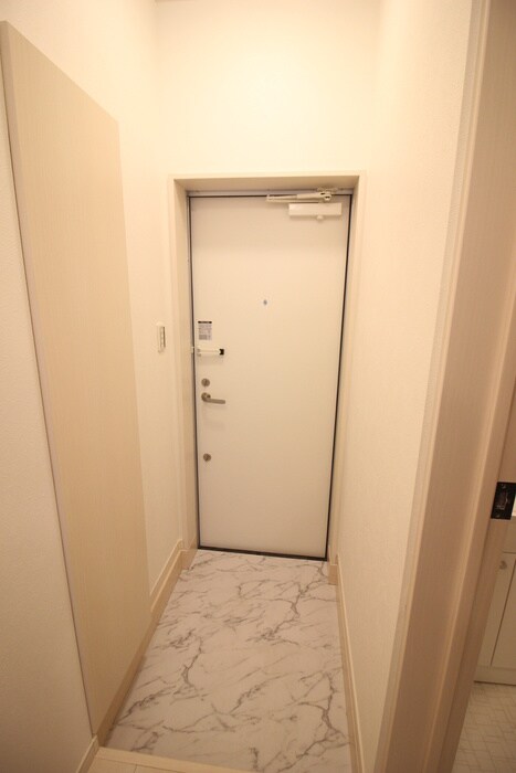 物件内観写真7　(玄関)