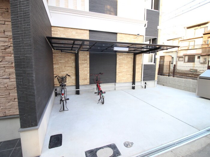 物件外観写真4　(駐輪場)