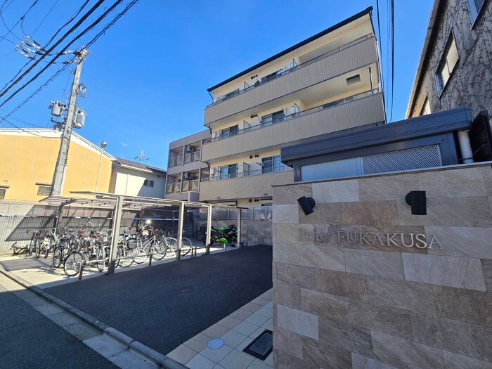 物件外観写真3　(エントランス部分)