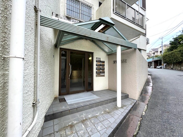 物件外観写真4　(エントランス部分)