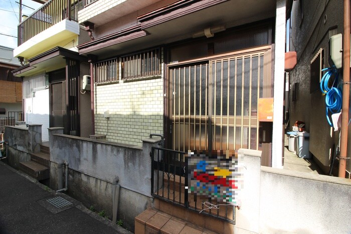 物件外観写真6　(エントランス部分)