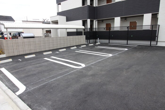 物件外観写真5　(駐車場)