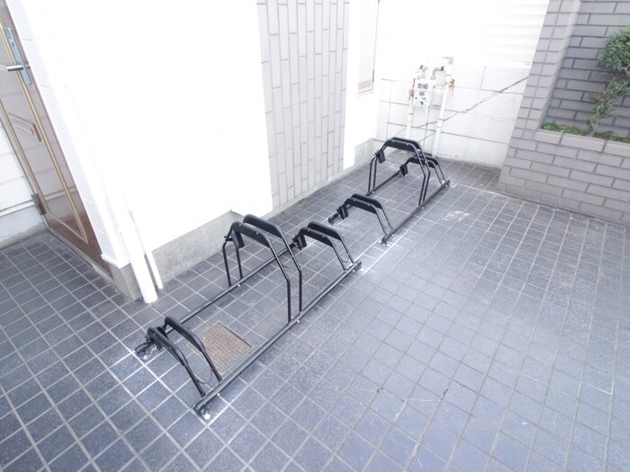 物件外観写真5　(駐輪場)