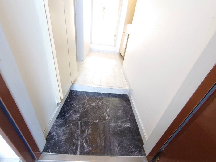 物件内観写真13　(玄関)
