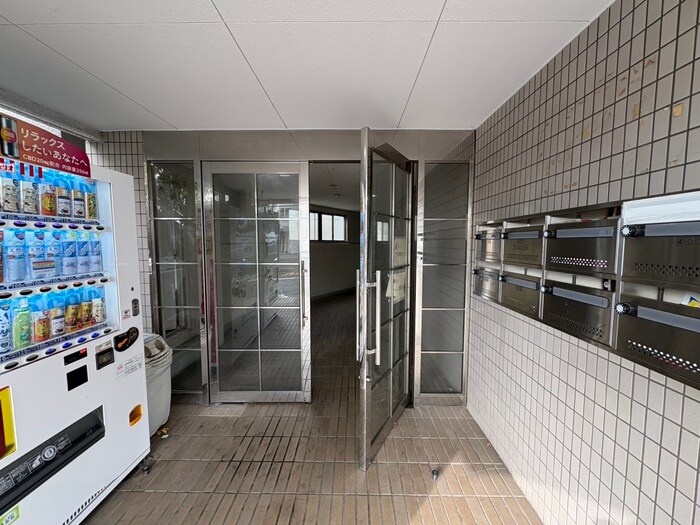 物件外観写真4　(エントランス部分)