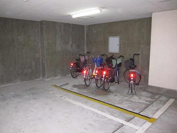 物件外観写真3　(駐輪場)