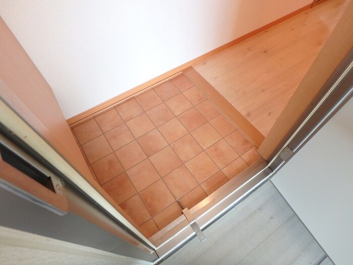 物件内観写真8　(玄関)