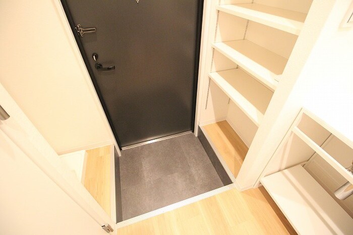 物件内観写真15　(玄関)