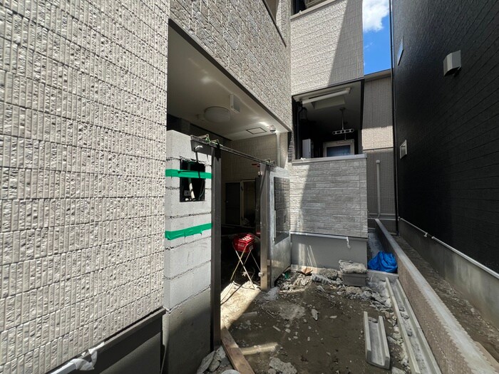 物件外観写真3　(エントランス部分)