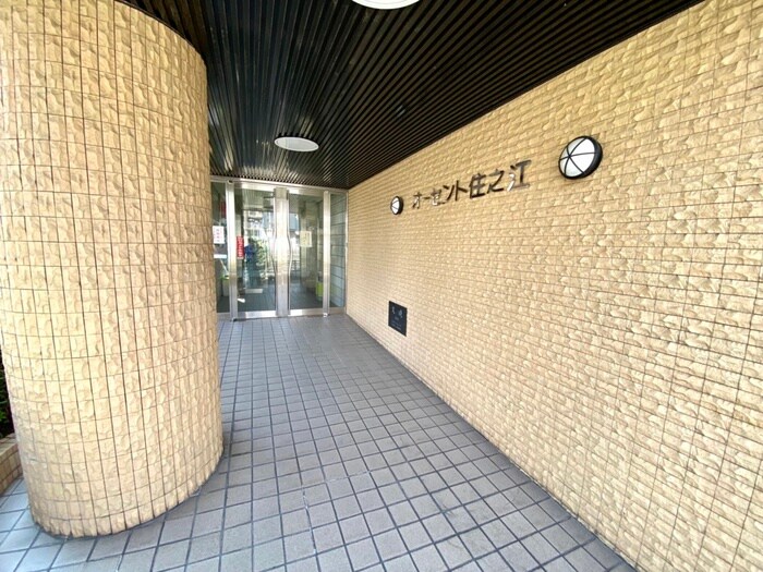 物件外観写真2　(エントランス部分)