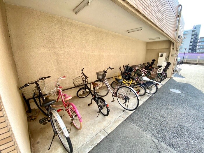 物件外観写真3　(駐輪場)