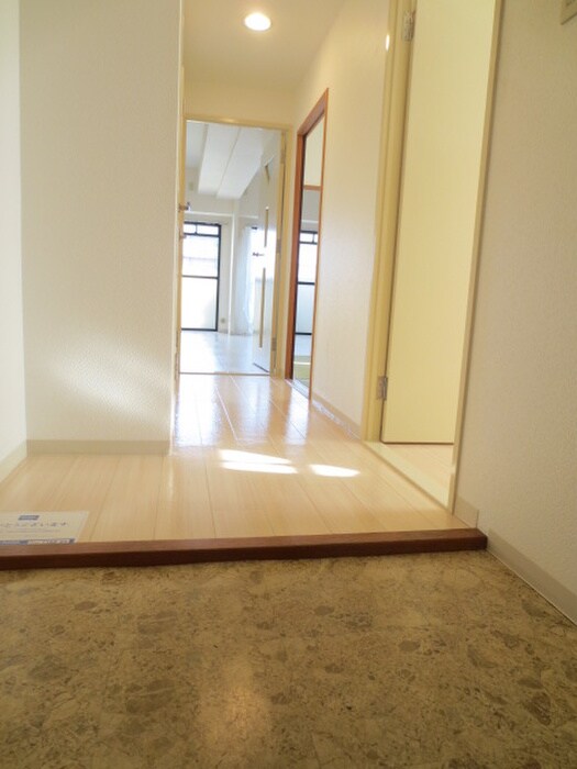 物件内観写真16　(玄関)