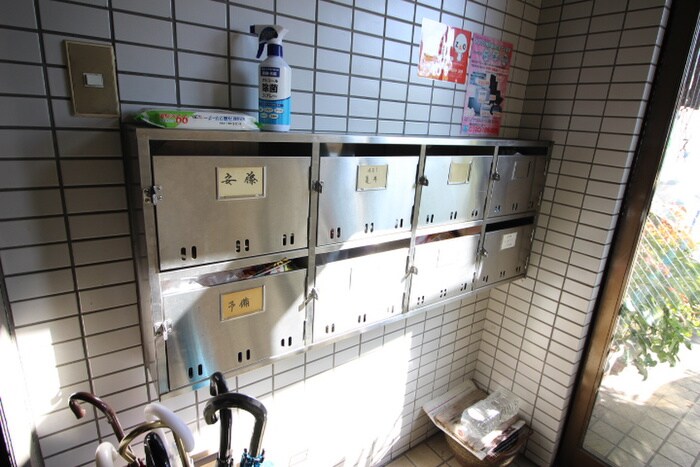 物件外観写真5　(エントランス部分)