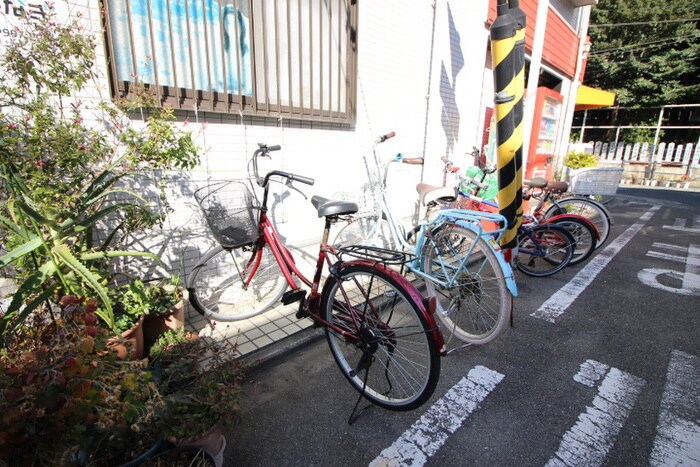 物件外観写真6　(駐輪場)
