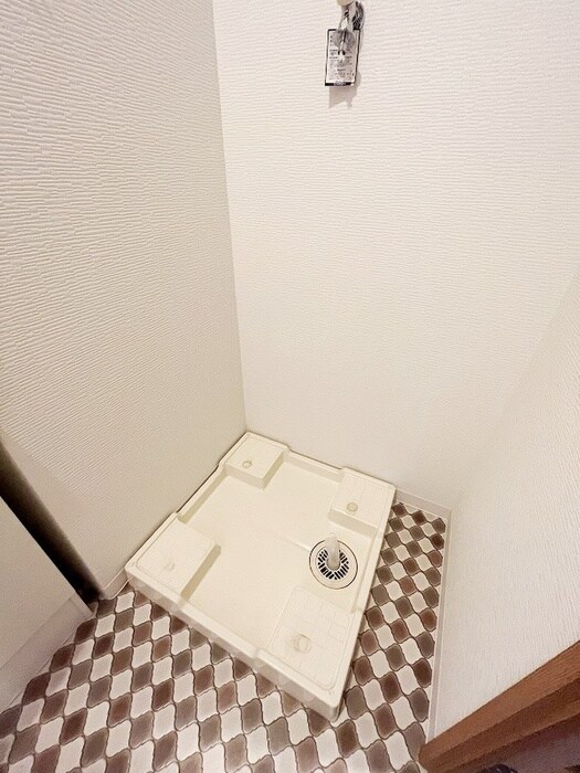 物件内観写真8　(洗濯機置場)