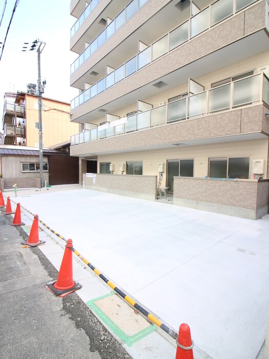 物件外観写真6　(駐車場)