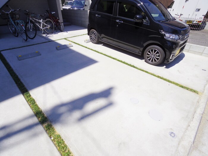物件外観写真4　(駐車場)