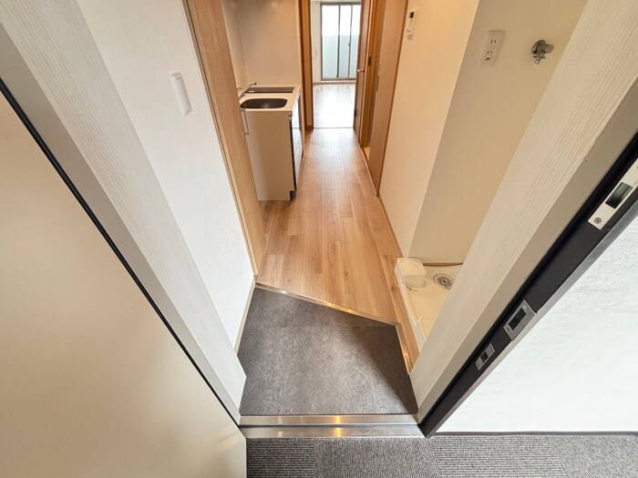 物件内観写真16　(玄関)