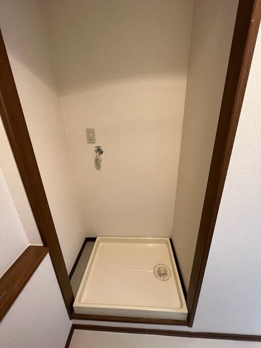 物件内観写真8　(洗濯機置場)