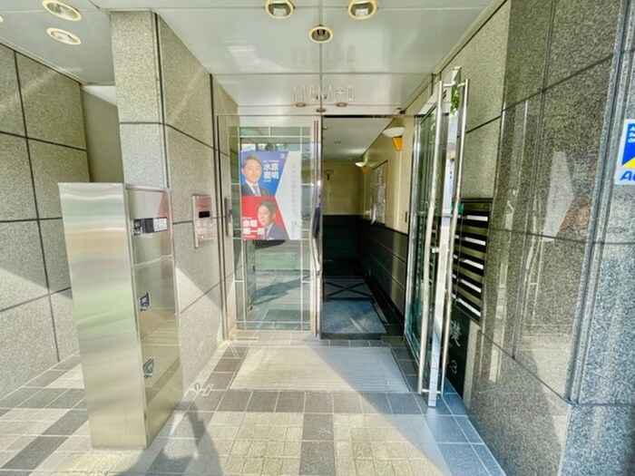 物件外観写真3　(エントランス部分)