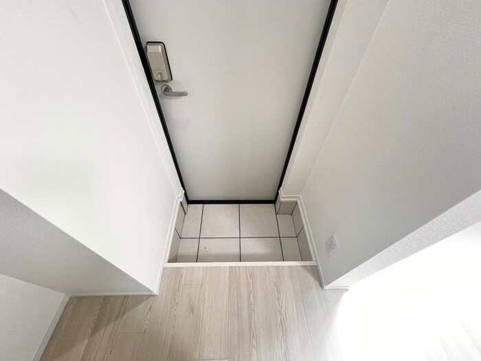 物件内観写真16　(玄関)
