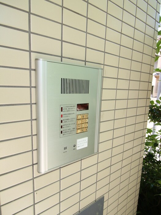 物件外観写真4　(エントランス部分)