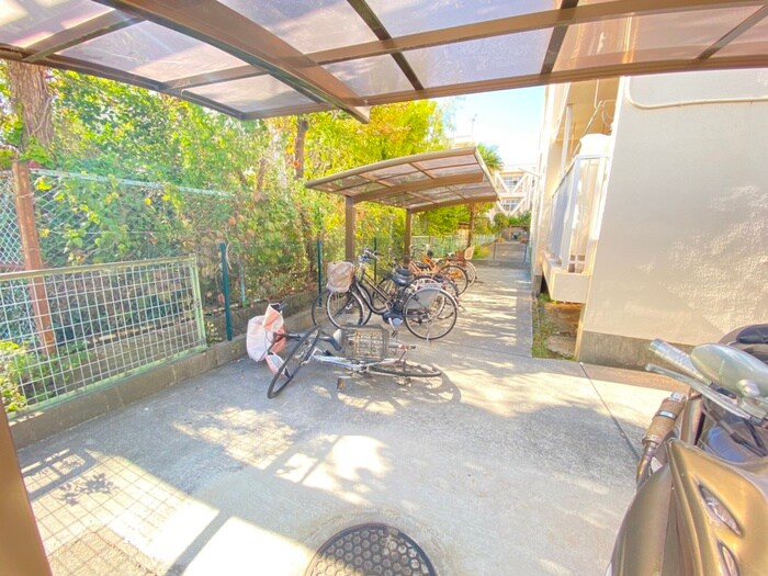 物件外観写真5　(駐輪場)