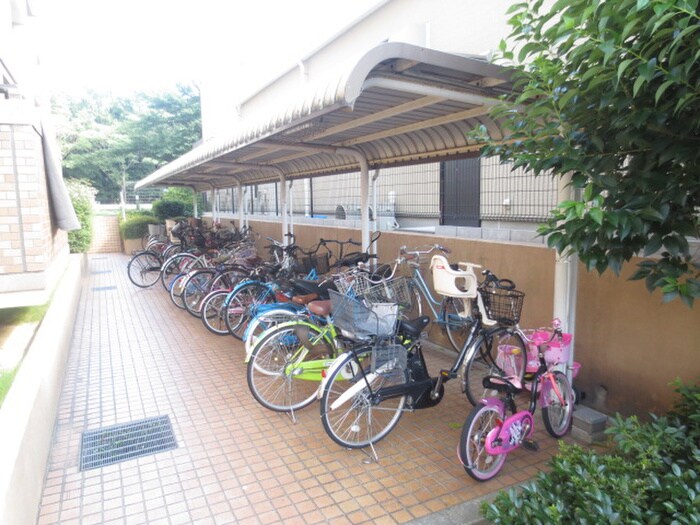 物件外観写真6　(駐輪場)
