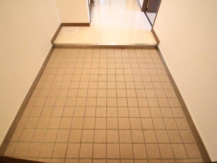 物件内観写真18　(玄関)