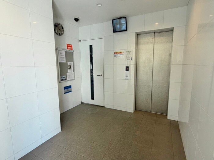 物件外観写真6　(エントランス部分)